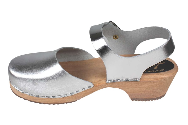 Womens clogs in silver Low Wood by Lotta from Stockholm with natural wooden clogs base.