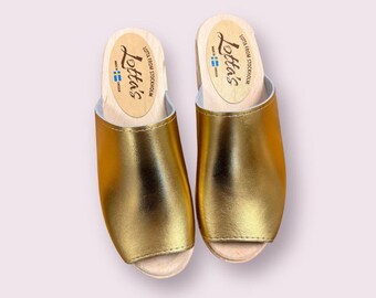 Swedish Clogs Mules Berit Low Open Toes Gold PU Leather Lotta from Stockholm Wooden Clogs Handmade Low Heels Made in Sweden