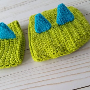 Crochet newborn dinosaur photo prop outfit, crochet newborn photo prop, crochet dinosaur hat, newborn dinosaur hat, crochet dinosaur booties