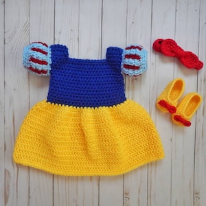 Baby princess dress, crochet newborn dress, snow white outfit, crochet newborn princess dress, newborn photo prop, snow costume