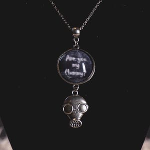 Doctor Who a inspiré « Es-tu ma maman? » citation image pendentif collier avec masque à gaz charme