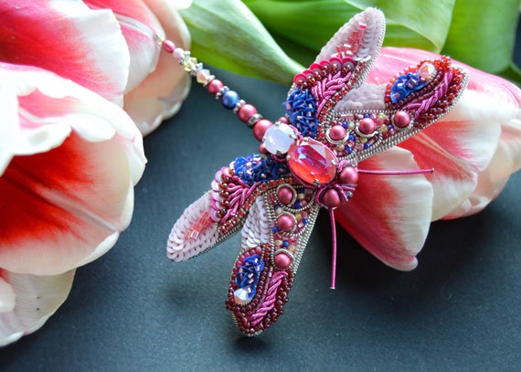 Handmade Fuchsia Dragonfly Brooch: Beaded Insect Pin - Etsy  display picture 1