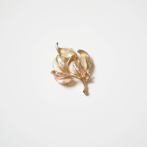 Vintage Gold Leaf Brooch / Gold Tone Leaf Brooch … - image 3