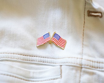 Vintage Enamel Pins / American Flags Pin / 1970s Gold American Flags Pin / 70s Lapel Pin / Enamel Pins / Patches and Pins / Vintage Pin