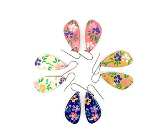Pendientes florales vintage japoneses Chiyogami de titanio, orejas sensibles sin níquel