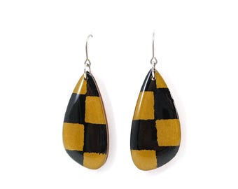 Ichimatsu checkered Japanese Katazome paper titanium earrings, Nickel free sensitive ears - Ochre and black