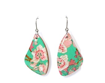 Pendientes colgantes florales verde esmeralda con gancho de titanio sin níquel, ligeros, estilo japonés.