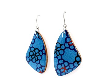 Pendientes colgantes índigo Katazome Chiyogami con gancho de titanio sin níquel, ligeros, pendientes japoneses otoño + árbol