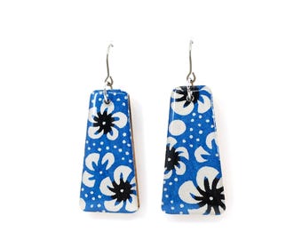 Retro floral Japanese paper long earrings with titanium hook - Blue and White