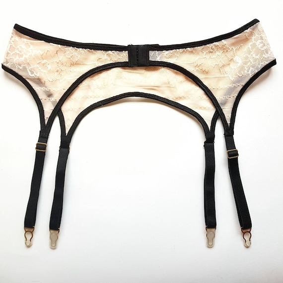 4 strap suspender belt