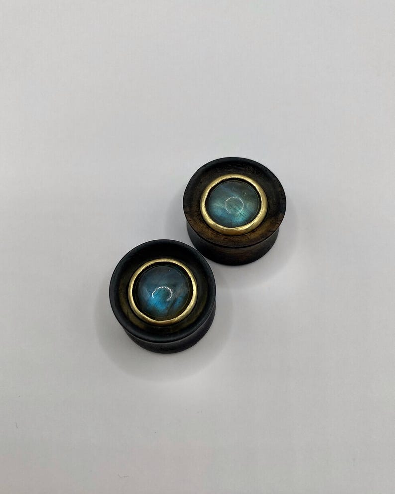 Photo shows an example of 16 mm plugs
