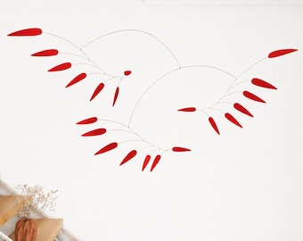 Móvil cinético minimalista. Escultura colgante. Arte abstracto minimalista. Decoración de interiores moderna de mediados de siglo.