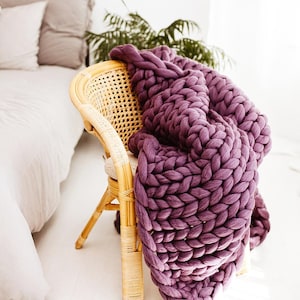 Luxury Blanket Made from 100% Natural Merino Wool, Super Soft Cozy & Warm Present Pale purple