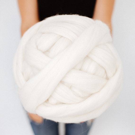  Merino Wool Big Chunky Yarn - Bulky Roving Yarn for Finger  Knitting,Crocheting Felting,Making Rugs Blanket and Crafts by FLORAKNIT  (Cream, Chunky-40mm-1.1LB)