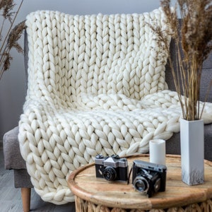 Arm stricken Wolldecke, handgemachte grobstrick Decke, schwere Wolldecke, Riesenstrickdecke, Roving Decke, dicke Strickdecke, Wolle Geschenk Frau