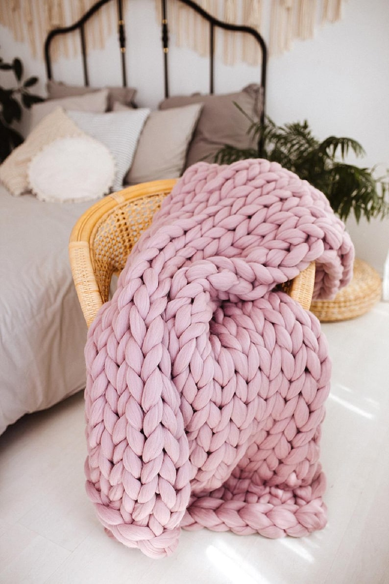 Luxury Blanket Made from 100% Natural Merino Wool, Super Soft Cozy & Warm Present Dusty pink