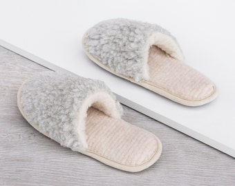 Zapatillas de cuero únicas Impresionantes zapatillas de piel de oveja bordadas Zapatillas esponjosas y cómodas Un hermoso regalo para las mujeres Zapatos Zapatos para mujer Pantuflas Hecho a mano 