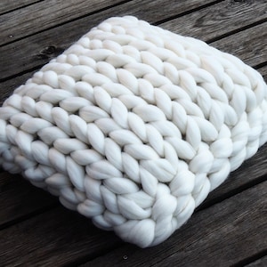 Knit Decorative Pillow, Chunky Knit Pillow, Chunky Yarn Pillow, Knitted Pillow, Organic Knit Pillow, Wool Knit Pillow, Home Decor