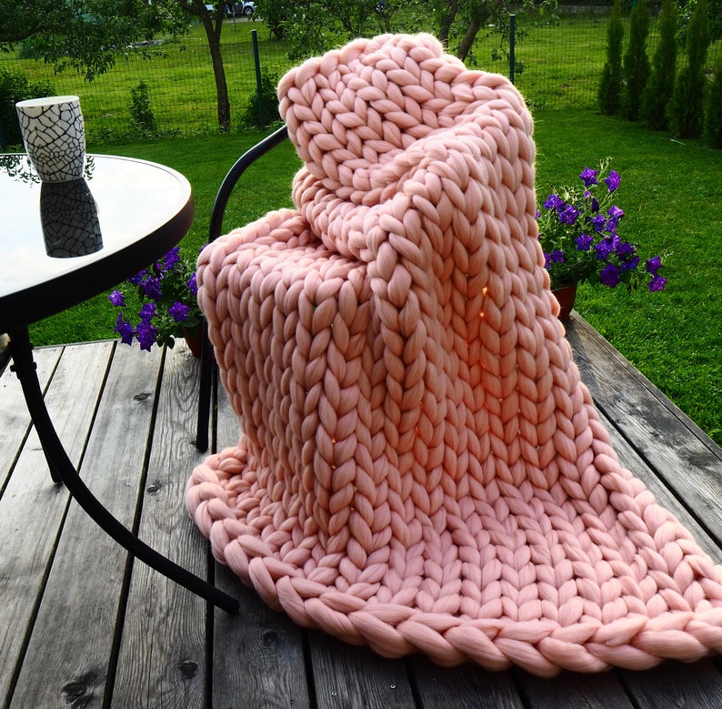 CHUNKY KNIT BLANKET, 100% Merino Wool Blanket, Arm Knit Blanket, Chunky Blanket, Christmas Gifts, Giant Blanket, Chunky Wool Blanket, Throw Light pink