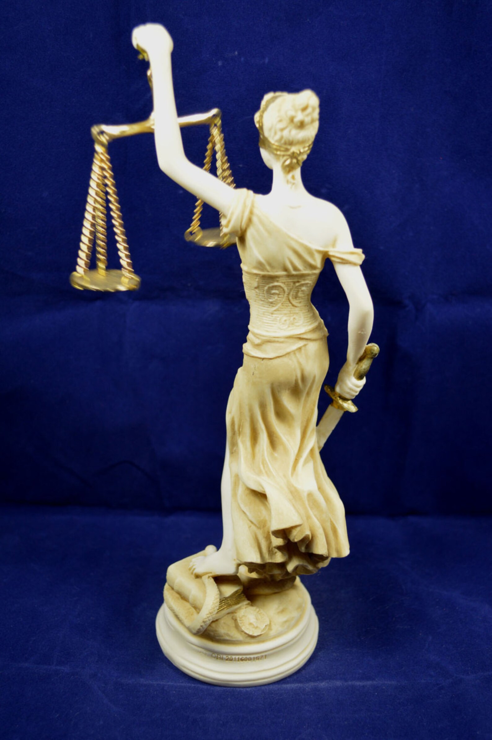 Thémis sculpture Déesse de la Justice artefact statue vieillie Etsy France Thémis sculpture Déesse de la Justice artefact statue vieillie Etsy France