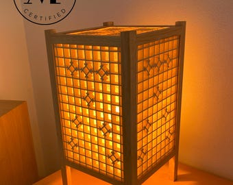 Tischlampe im japanischen Stil mit Kumiko-Mustern