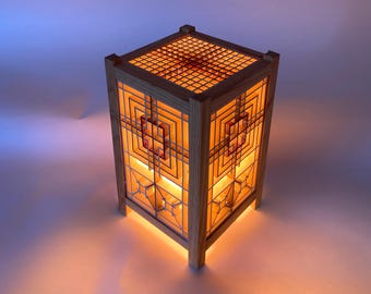 Tischlampe im japanischen Stil mit Kumiko