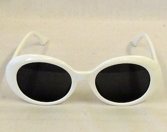 White Oval Retro Kurt Cobain Sunglasses Vintage 1990s Style UV400