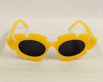 Daisy Yellow Flower Shape Cats Eye Sunglasses 1960s Retro style  UV400