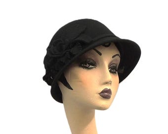 Vintage 30s French Black and Burgundy Velvet Turban/halo  display picture 1