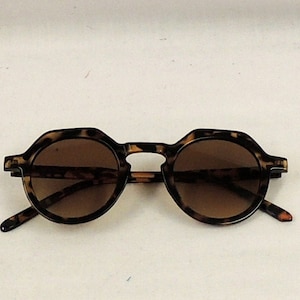 1940s Sunglasses, Glasses & Eyeglasses History Sunglasses Faux Tortoiseshell 1930s 1940s style UV400 $11.46 AT vintagedancer.com