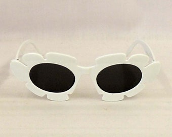 Daisy White Flower Shape Cats Eye Sunglasses 1960s Retro style  UV400