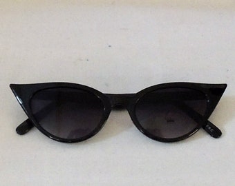 Cindy Black  Cats eye  Sunglasses  1950s style  UV400