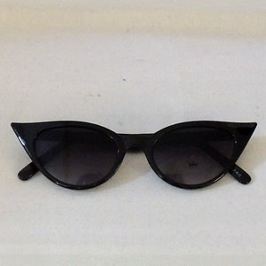 Cindy Black  Cats eye  Sunglasses  1950s style  UV400