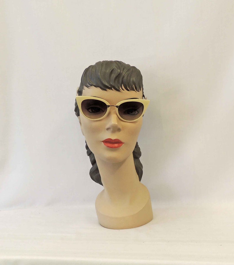 Women's Cat Eye Sunglasses – 20s Retro Vintage Style, UV400 Protection, Plastic Frame