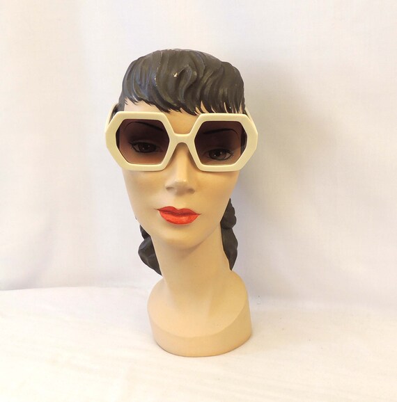 Beverly Cream Sunglasses Retro 1960 display picture 2