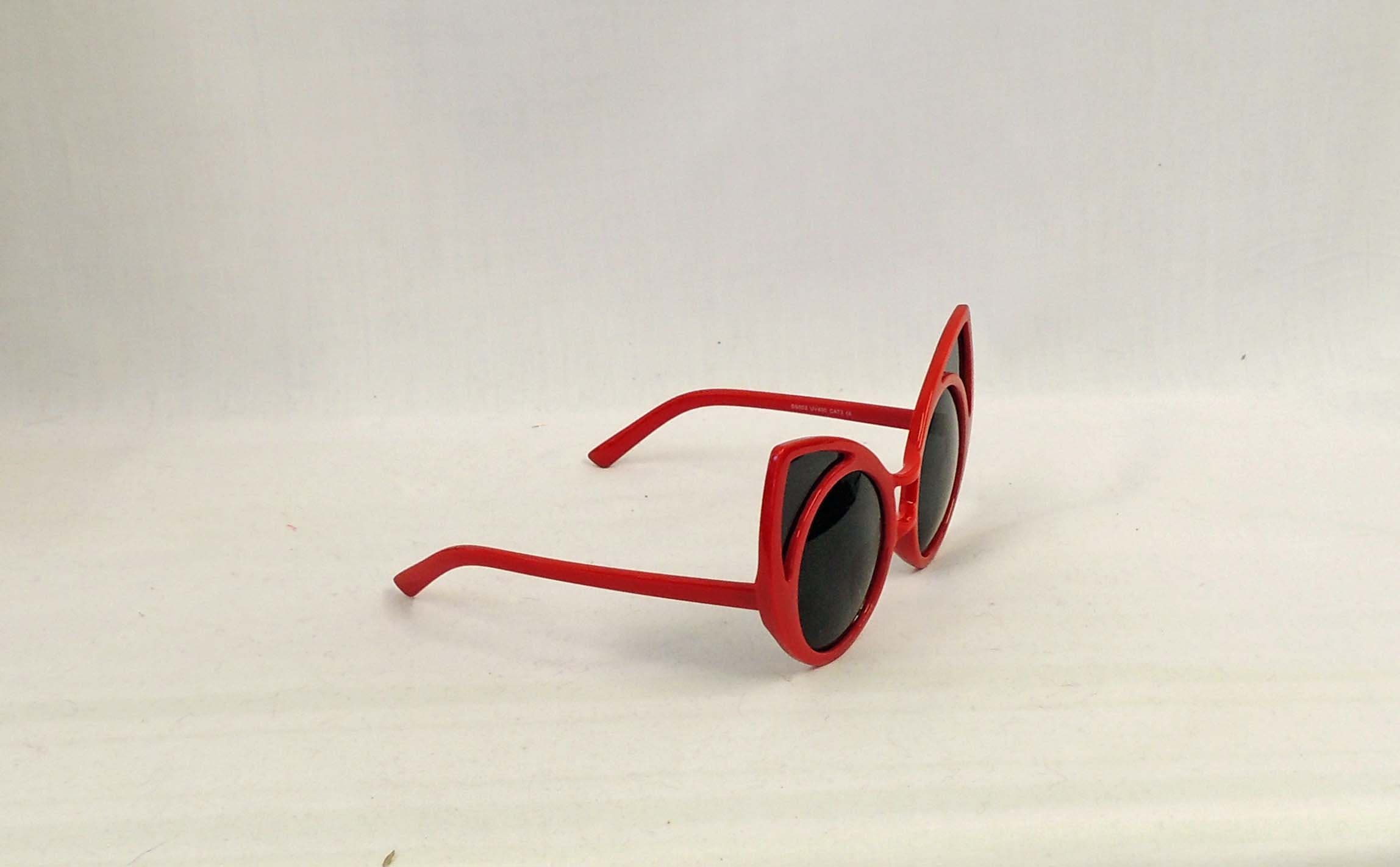 Giant Vintage Red Retro 70s Inspired Oversized Cat Eye Sunglasses EUC One Size OVERSIZED Exaggerated Classy Elegant Modern Retro Cat Eye  main image 3