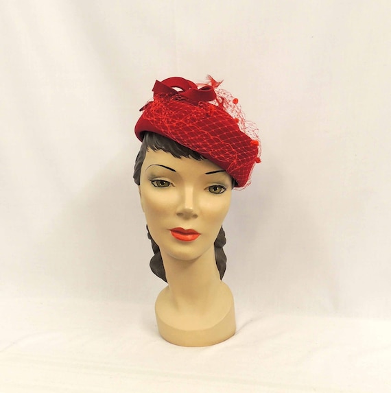 Vintage pillbox style felt flower  hat with net. Circa 1940’s Vintage Women main image 4