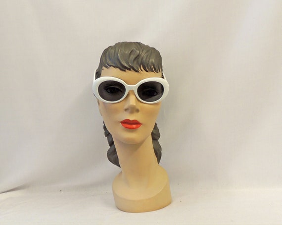 Vintage Kurt Cobain Style Oval Sunglasses White Frame Greenish Gray Lens‎ 90s White Oval Retro Kurt Cobain Sunglasses Vintage 1990s Style  main image 2