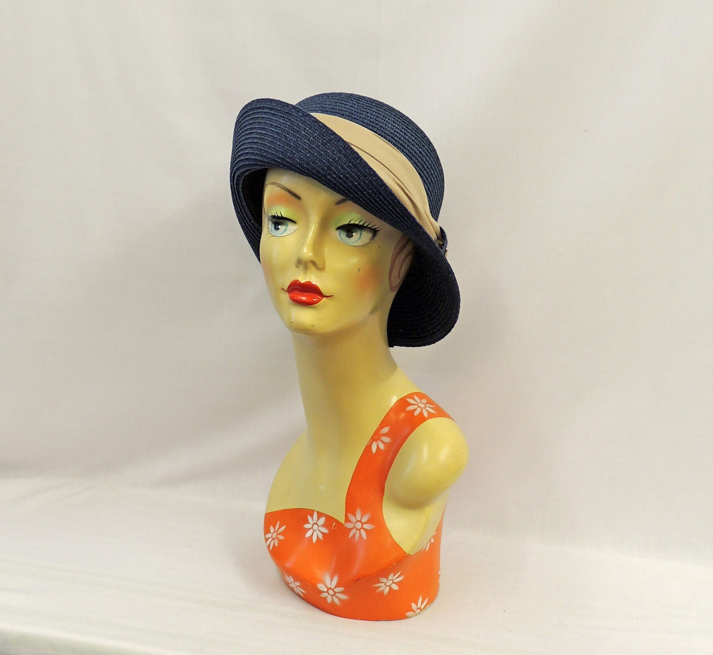 CIRCA 1940\'S, WIDE BELL BRIM CLOCHE LADIES HAT CLOCHE HATS are the hat shape of the 1900s, and while we  main image 2