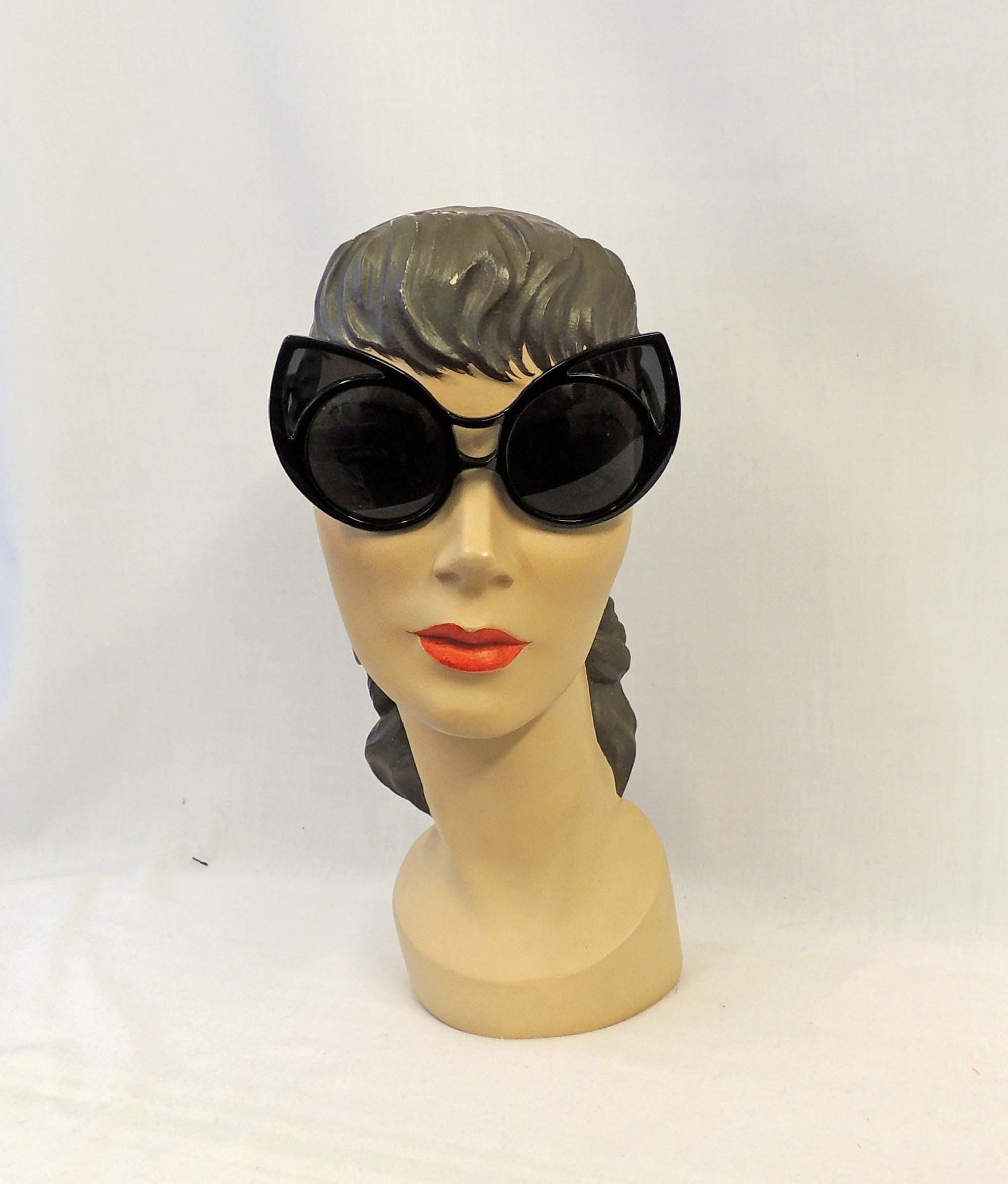 Black Oversized Cats Eye Sunglasses Retro 1970s 80s Style 