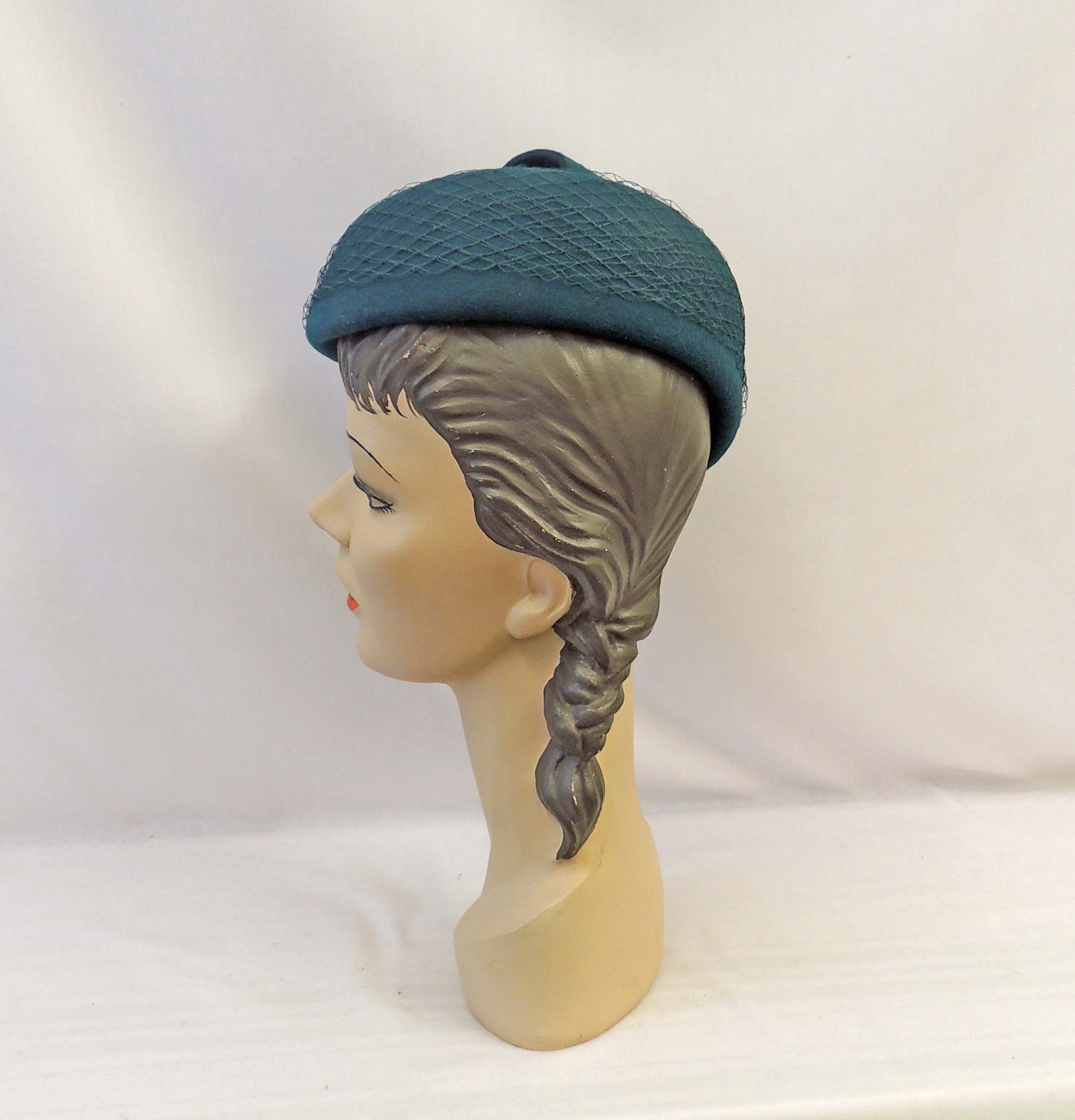 ?HP?VTG 1940-50s Avocado Green Velvet Pillbox Capulet Hat Rhinestones Pleating Velvet Pill Box Hat - Etsy main image 3