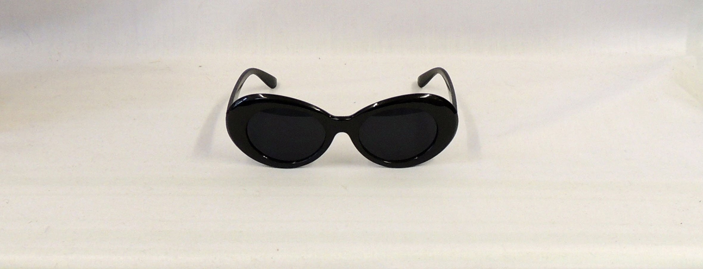 Black Oval Retro Kurt Cobain Sunglasses Vintage 1990s Style  display picture 2