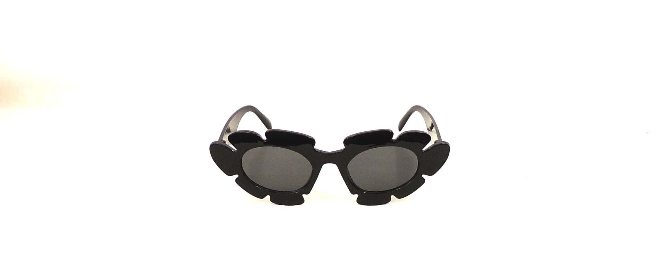 NEW Retro 50\'s Black Flower Accented Cat\'s Eye Sunglasses 61PhNZ0-AwL._AC_UY900_.jpg main image 3