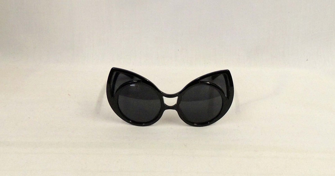 Black Oversized Cats Eye Sunglasses Retro 1970s 80s Style  display picture 2
