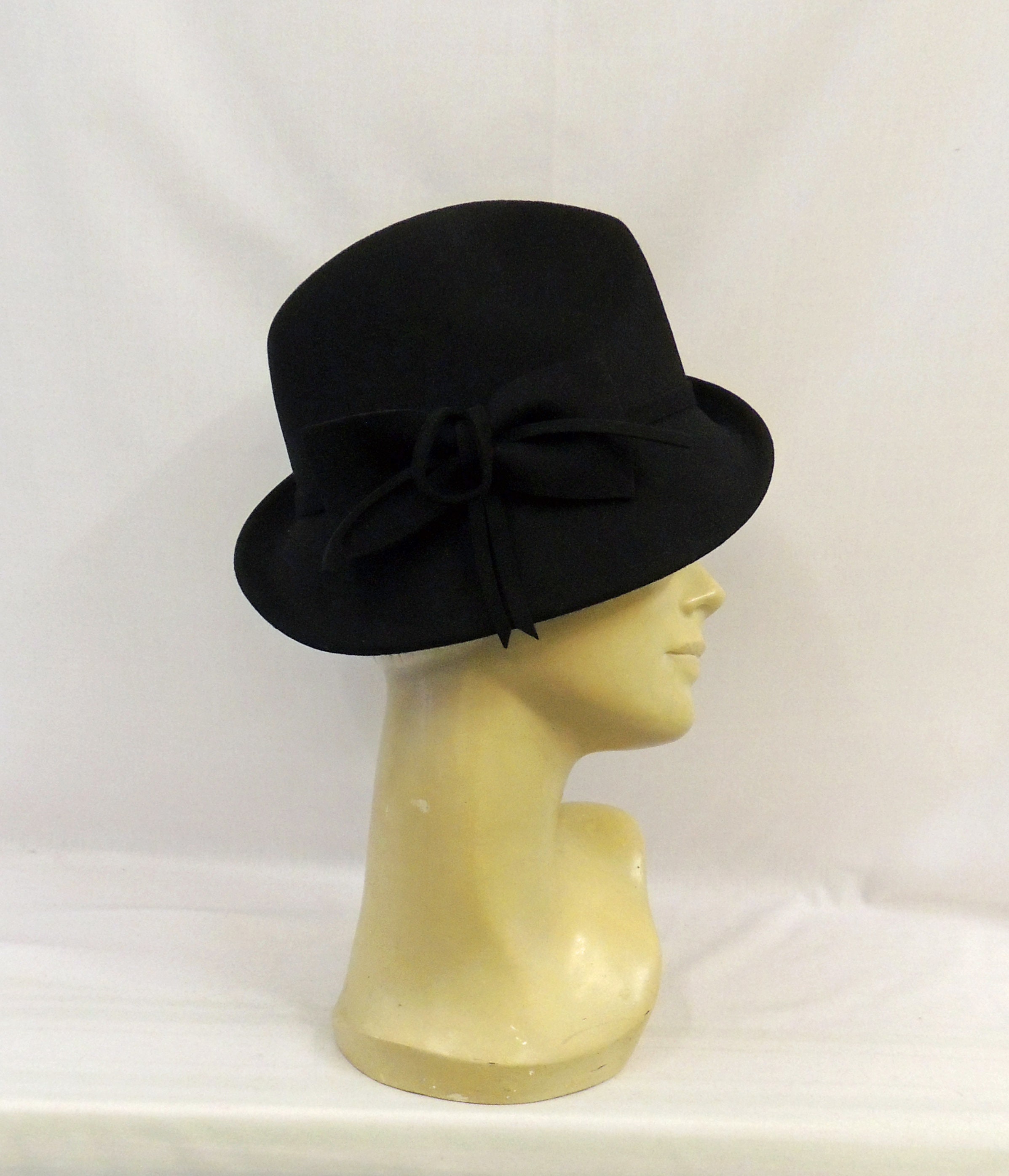 EXQUISITE 1940s\' BLACK TOPSTITCHED FABRIC & CRIN WIDE BRIM TILT HAT Black Vintage Style 1930 main image 4