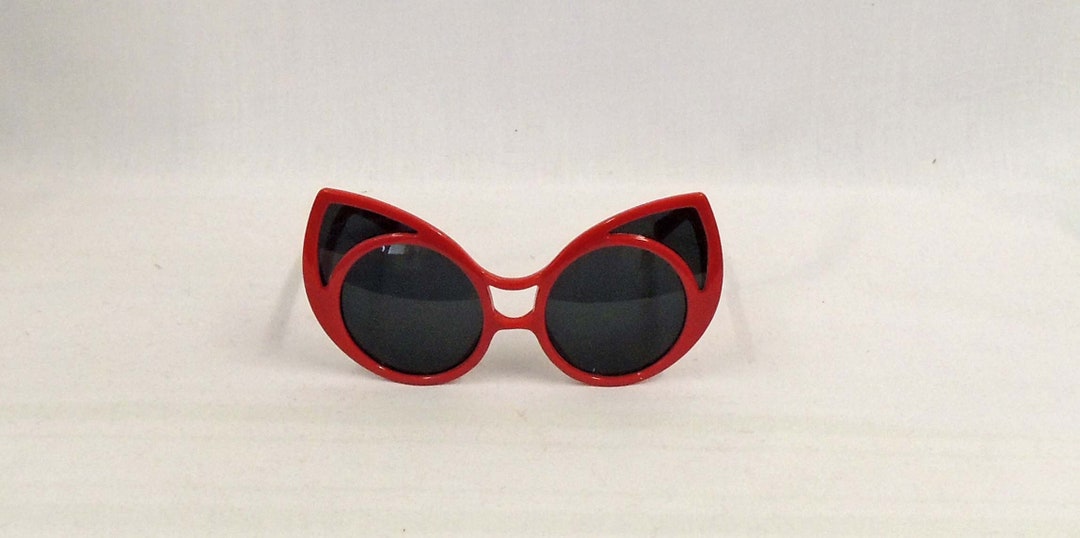 Red Oversized Cats Eye Sunglasses Retro 1970s 80s UV400 - Etsy display picture 1
