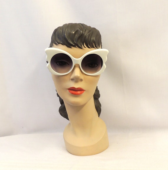 Claudia White Oversized Butterfly Wing Sunglasses Retro  display picture 3