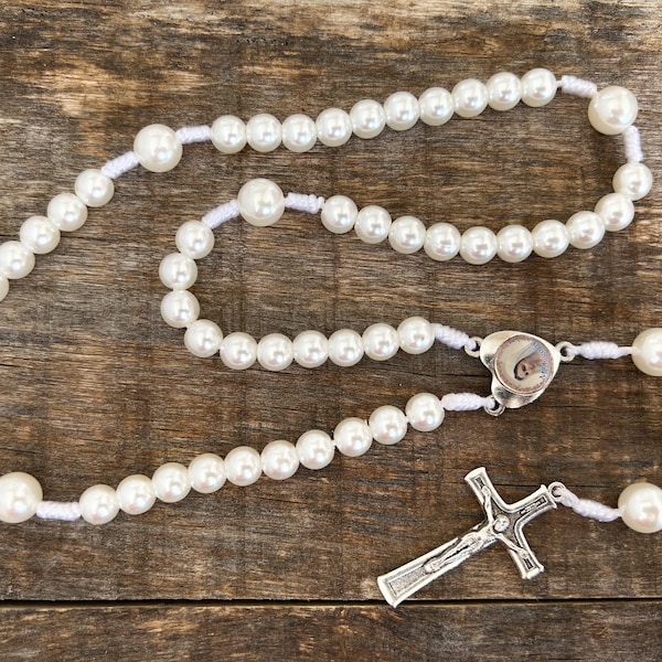 Weißer Perlenkranz, Katholischer Rosenkranz, handgefertigter Schmuck, Omas Geschenk für Frauen, Omas Katholischer Rosenkranz