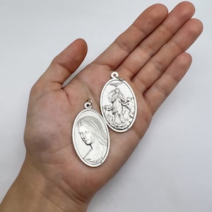 WHOLESALE 2 5 10 20 Medals, Our Lady Of Undoer Untier Of Knots Virgin Mary Holy Mother Medjugorje Oval Pendant Charm Medals Bulk Large