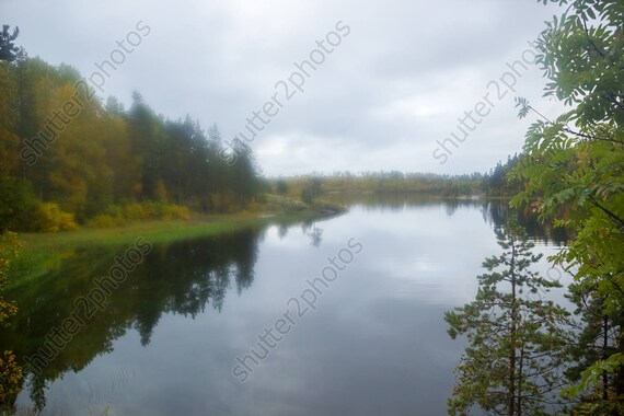 Gelbe Herbstbaume Am See Durch Nebel Glas Hintergrund Instant Etsy